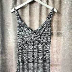 Juniors floor length black & white lg maxi dress